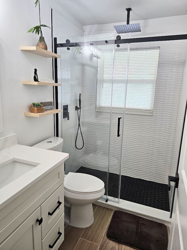 Building Photo - Experience the Ultimate Crystal River Getaway!