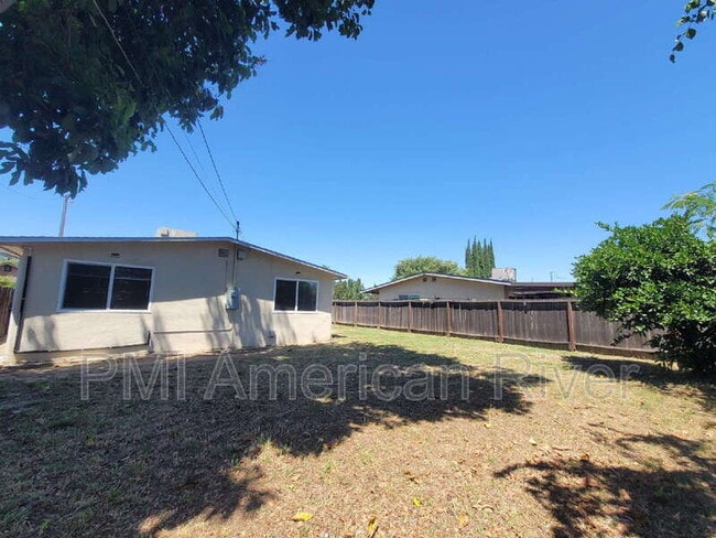 Building Photo - 881 Beardsley Dr