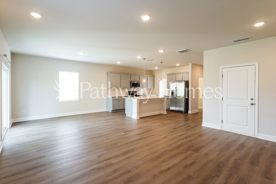 Building Photo - 215 Limestone Wy