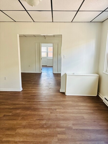 Building Photo - 28 E Main St
