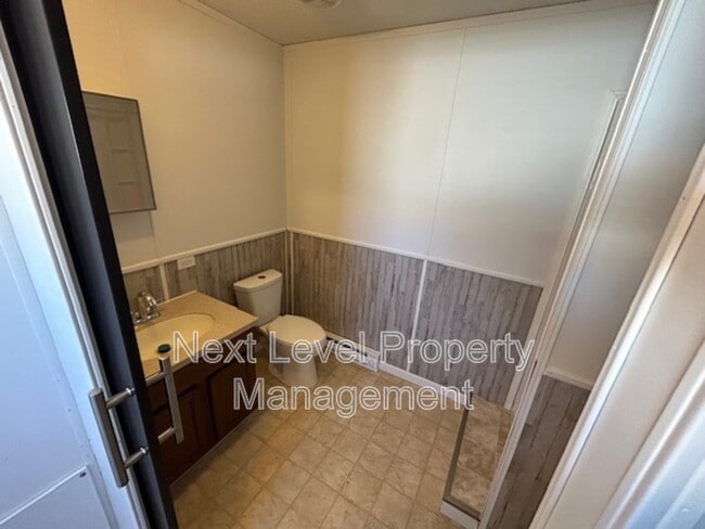 Building Photo - 111 S Cedar Dr