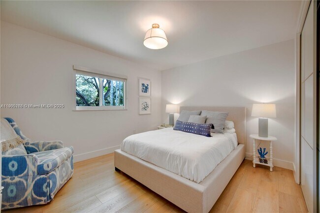 Building Photo - 11905 SW 67th Ave