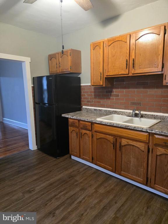 Building Photo - 1003 Maple St