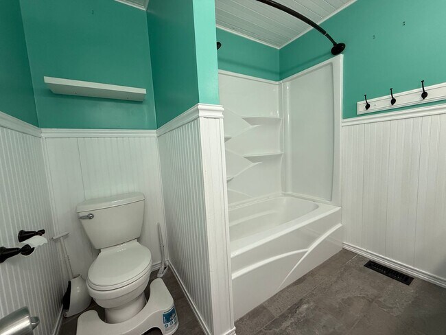 Building Photo - 3 Bedroom 3 Bathroom Home in Kingsport, TN