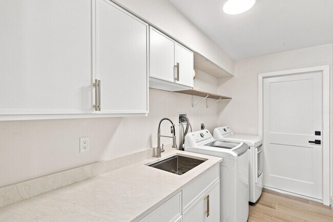 Building Photo - 1259 Barnstaple Cir
