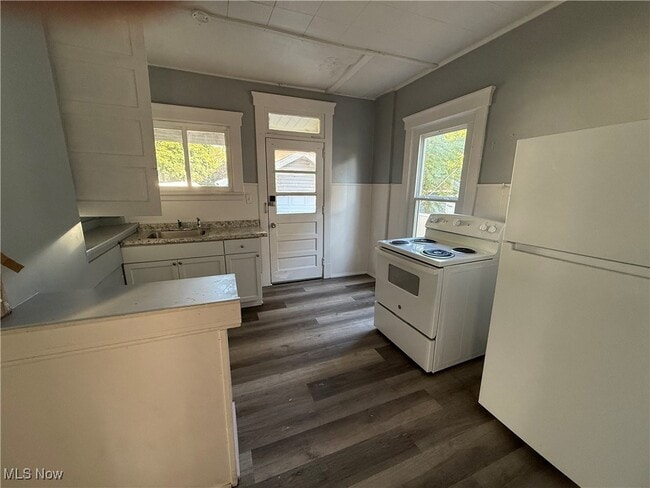 Building Photo - 204 Broad Ave NW