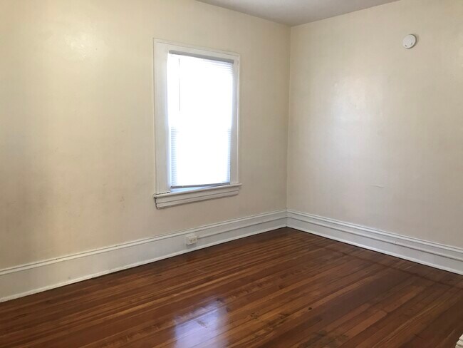 Building Photo - 1414 Wise Ave SE