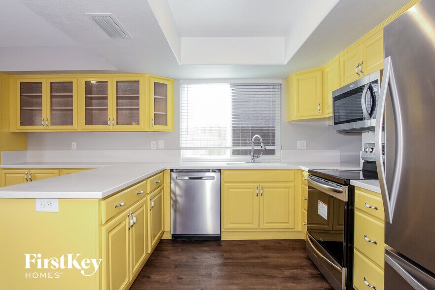 Building Photo - 1821 E Hearn Rd