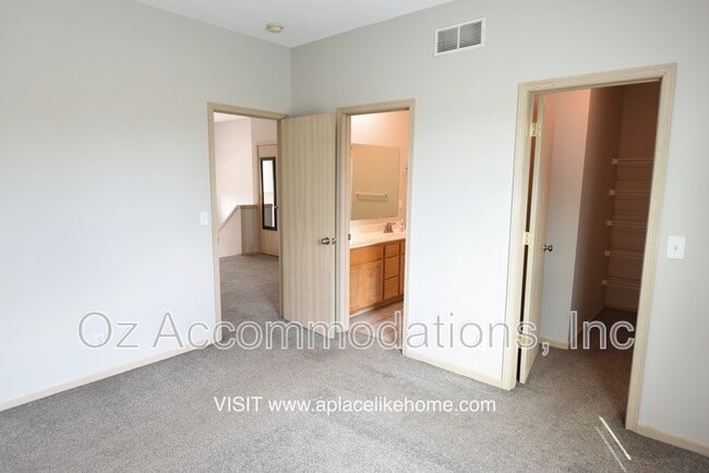 Building Photo - 635 S Woodson Ln
