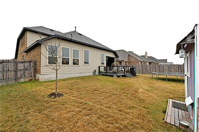 Building Photo - 6825 Leonardo Dr