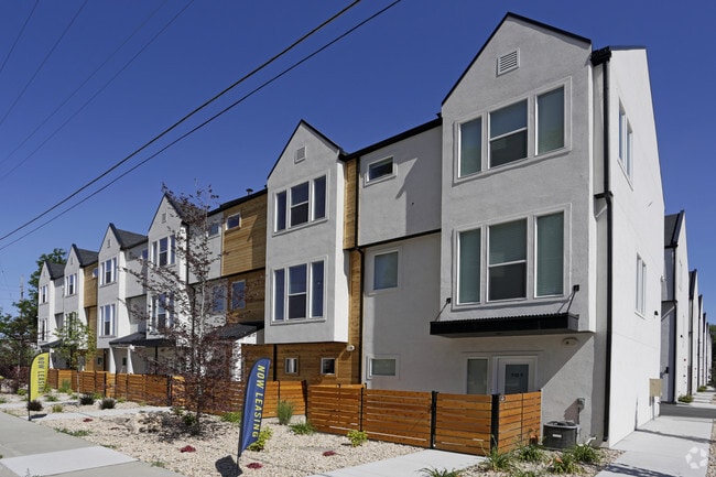 Building Photo - Spring Run Townhomes
