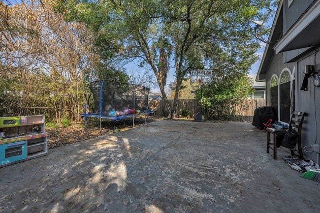 Building Photo - 3 BEDROOM AND 2.5 BATHROOMS PISD SCHOOL DISTRICT