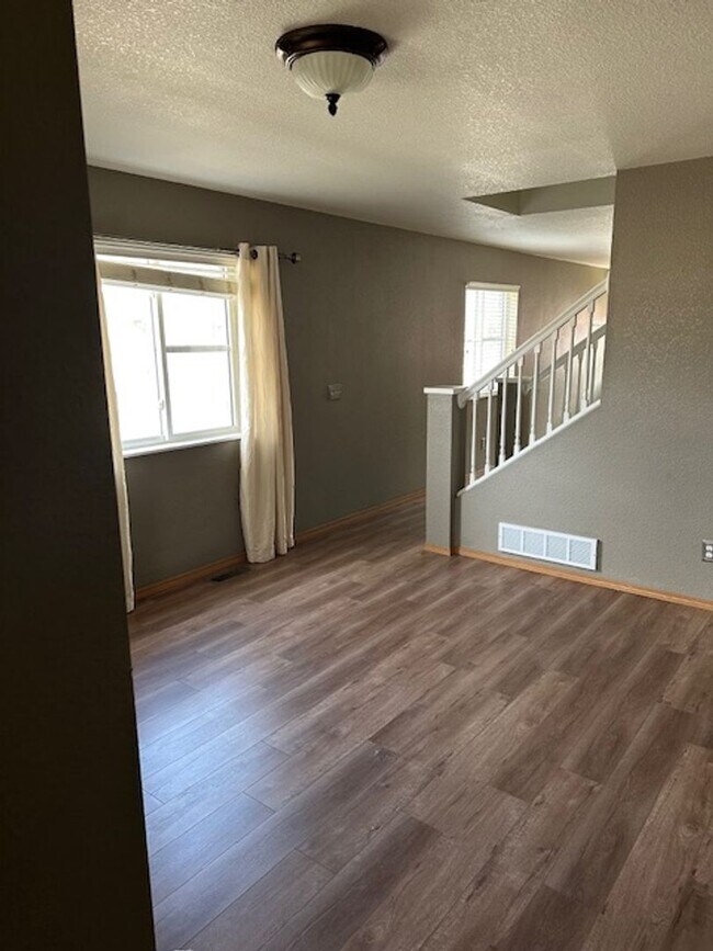 Building Photo - Beautiful House in Canyon Creek