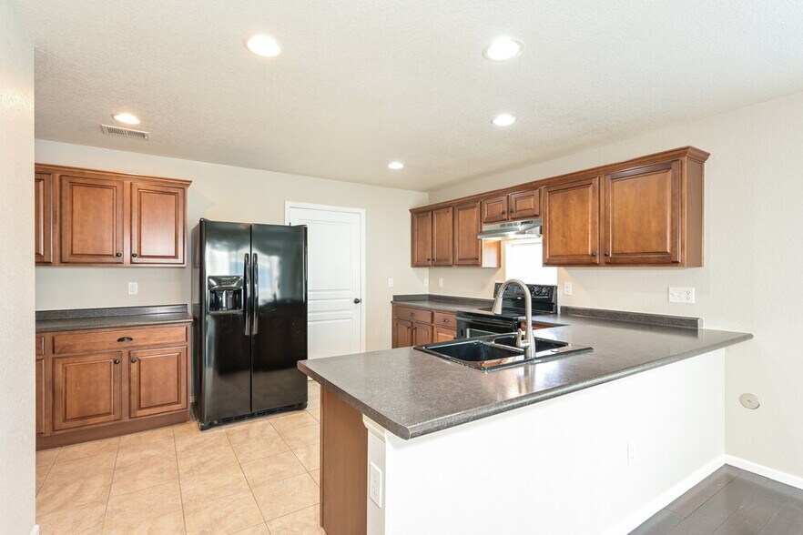 Building Photo - 2355 Coach House Loop