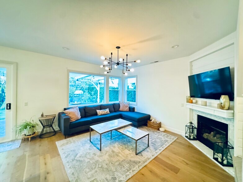 Building Photo - 4424 Camino de la Rosa