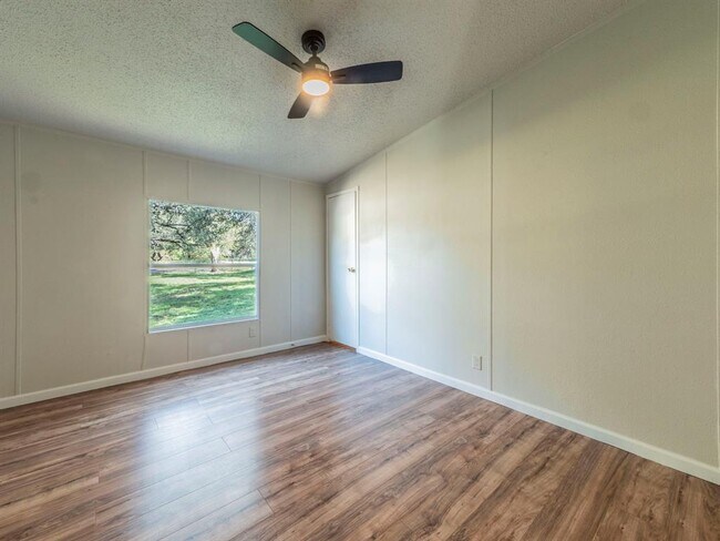 Building Photo - 301 N Buffalo Ave