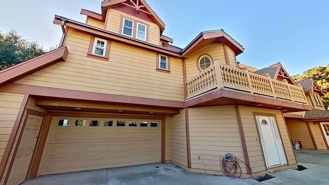 Primary Photo - 415 W De La Guerra St