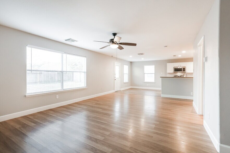 Building Photo - 8715 Sunset Pond Dr