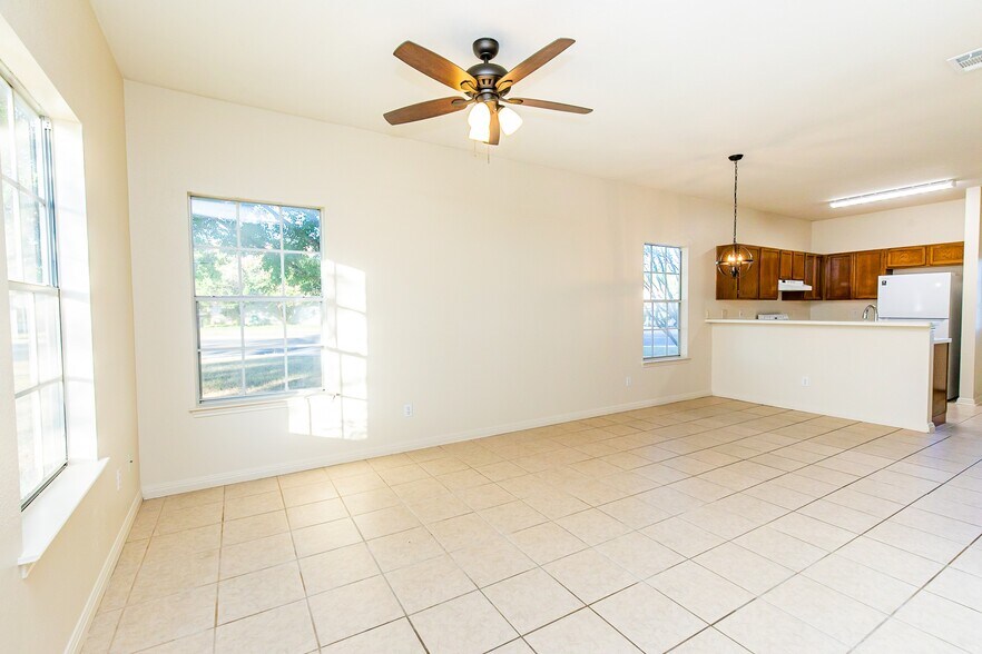 Building Photo - 3001 Whisper Oaks Ln