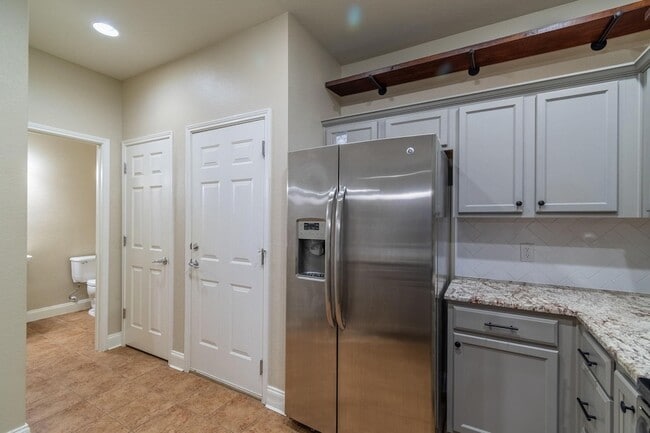Building Photo - 2731 Olympic Park Dr