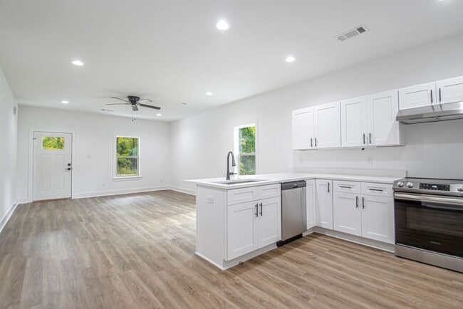 Building Photo - Move-In Ready New Construction Near Downtown & Hospitals!