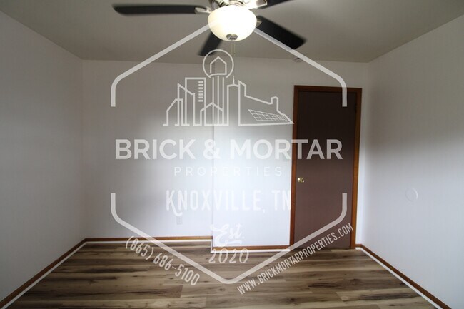 Building Photo - 2409 Holbrook Dr