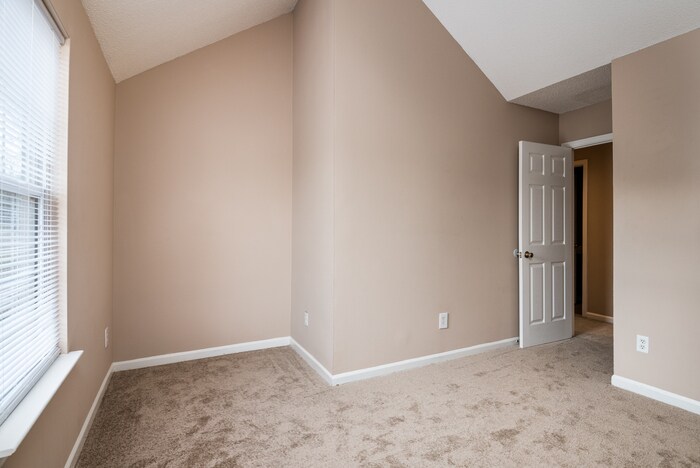 Building Photo - 951 Grass Hollow Ct