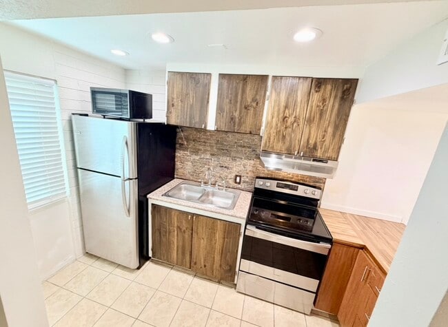 Building Photo - SAGO GARDENS