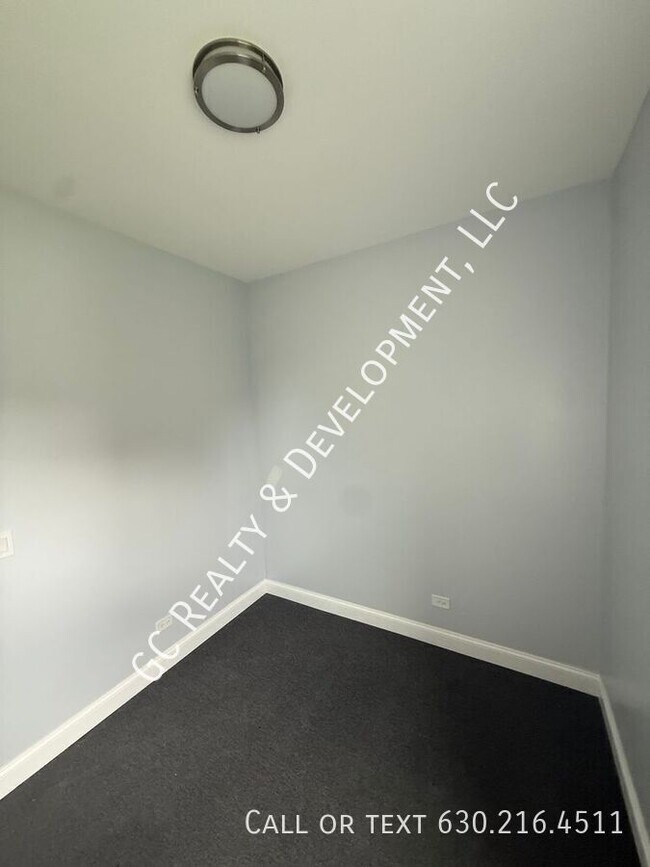 Building Photo - 6433 S Vernon Ave