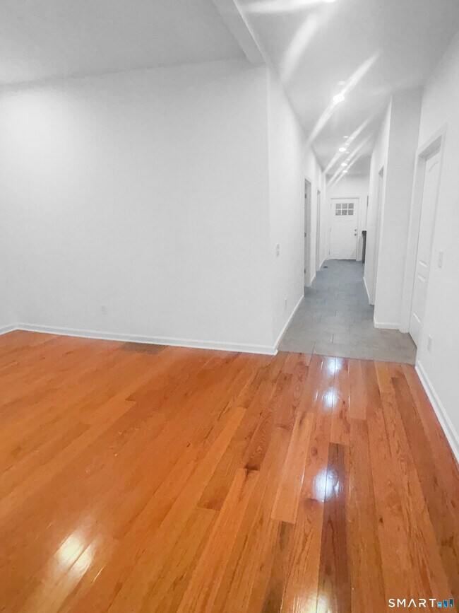 Building Photo - 1042 Iranistan Ave