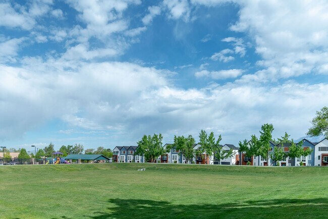 Building Photo - Your Fresh Start Awaits! 4 Weeks Rent Free + $0 Down Deposit OAC | 3 Bed Townhome in South Ogden