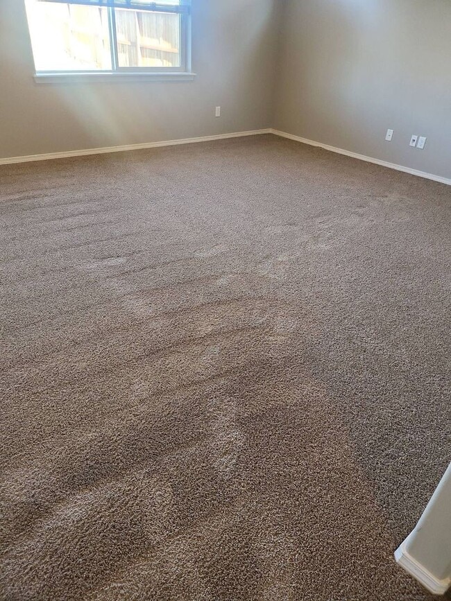 Building Photo - Beautiful 5 bedroom 3 bath home in Mae Valley area of Moses Lake