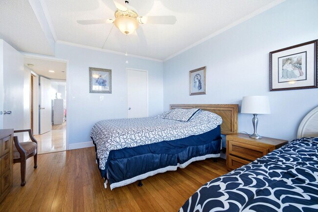 Building Photo - 3507 Oaks Way