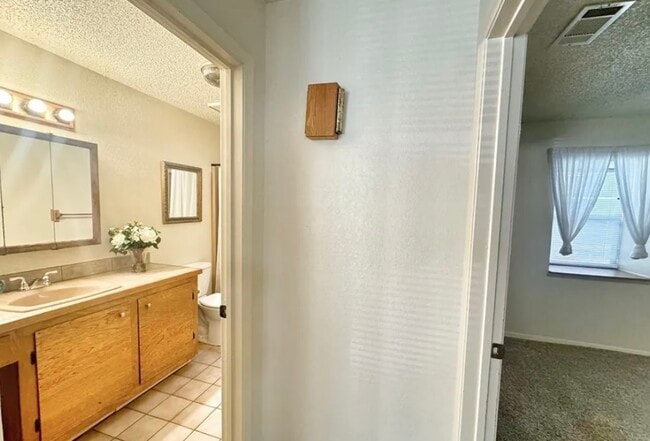 Building Photo - 1291 Edgewater Falls