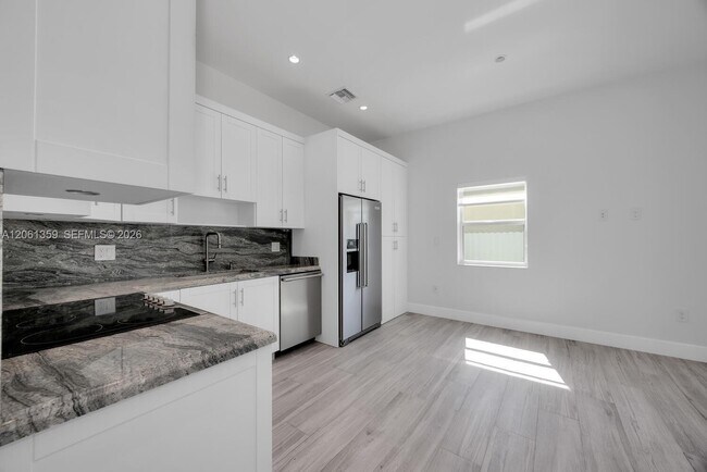 Building Photo - 2426 SW 25th St