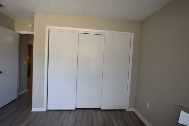 Building Photo - 5407 Pine Creek Dr