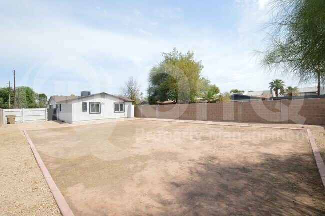 Building Photo - 3225 E Earll Dr