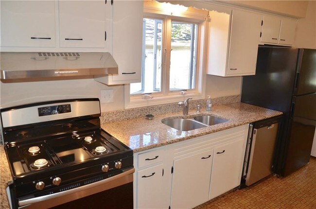 Building Photo - 15 Halsey St