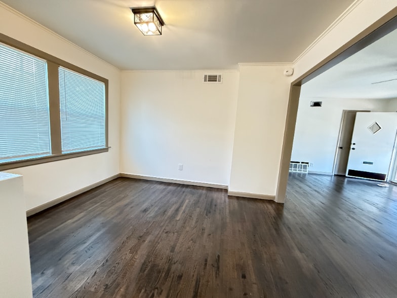 Building Photo - 1819 S Irvington Ave