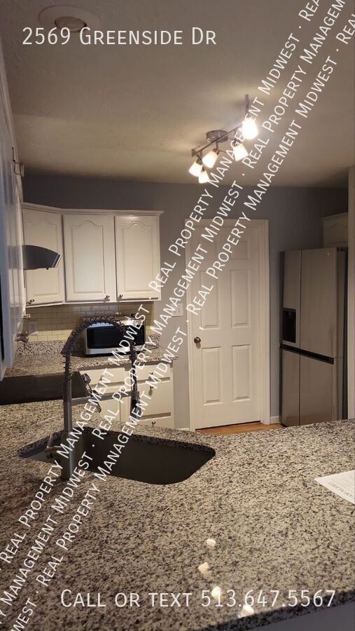 Building Photo - 2569 Greenside Dr