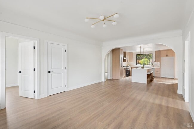 Building Photo - 735 Hunt Ave