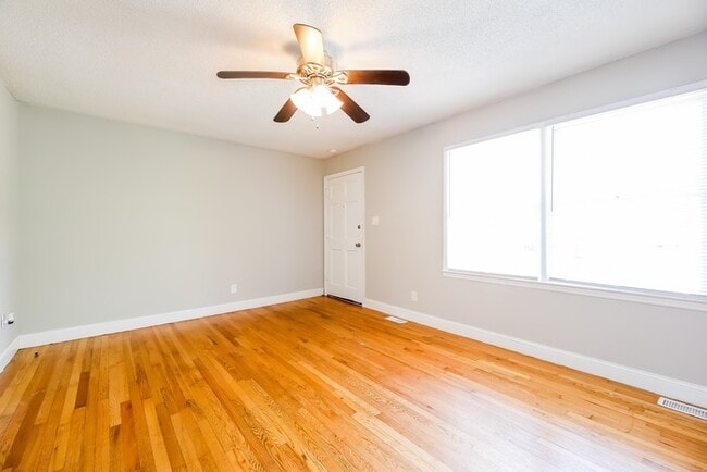 Building Photo - 123 Bondale Dr