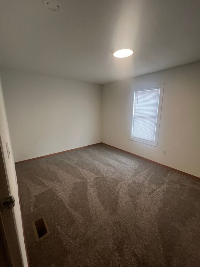 Building Photo - Large 3 bed 2 bath mobile