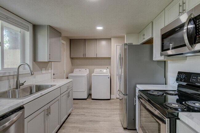 Building Photo - Streamside Duplex - Harvey Anderson