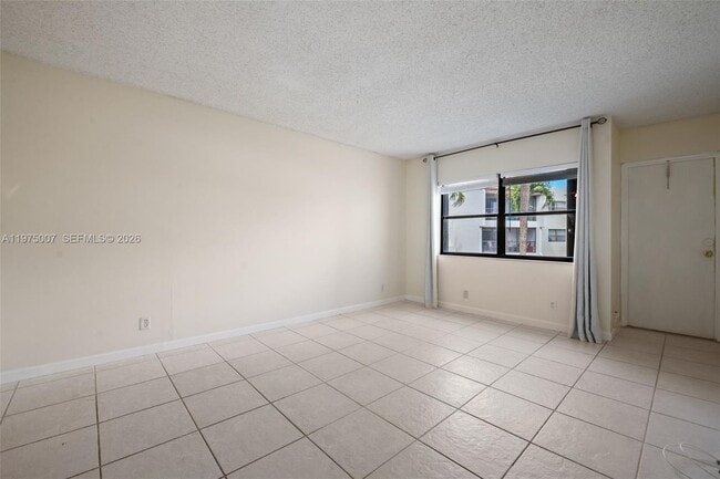 Building Photo - 303 Racquet Club Rd