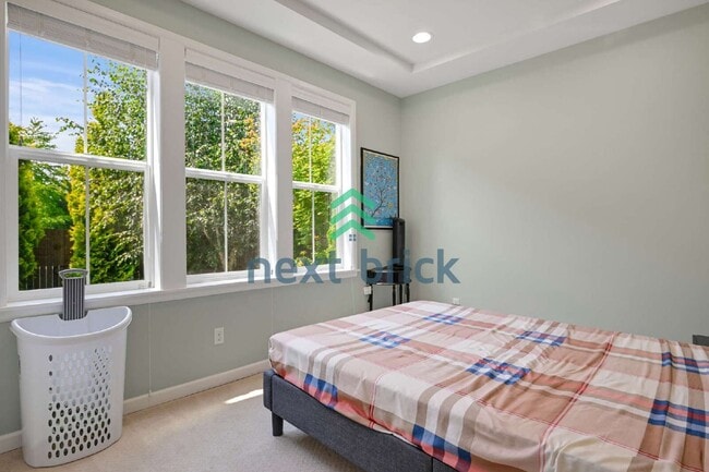 Building Photo - "Spacious 5-Bedroom Retreat with 3 Full Baths in Snohomish – 3,350 Sq Ft of Comfortable Living!"