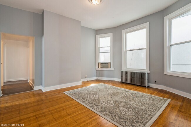 Building Photo - 1633 Oak Ave