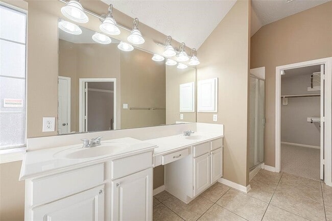 Building Photo - 21711 Cozy Hollow Ln