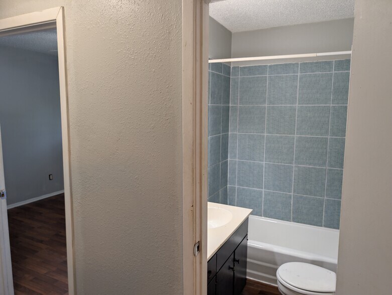 Building Photo - 2804 Catalina Dr