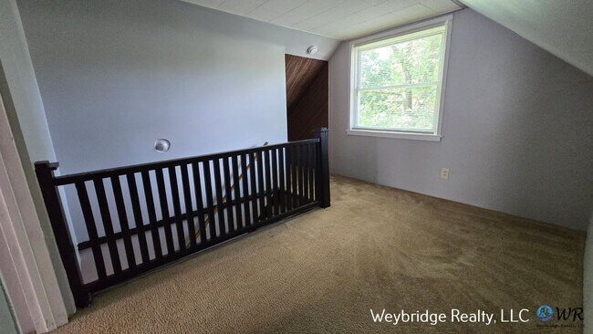 Building Photo - Conveniently Located 2 Bedroom 1 Bath Hous...